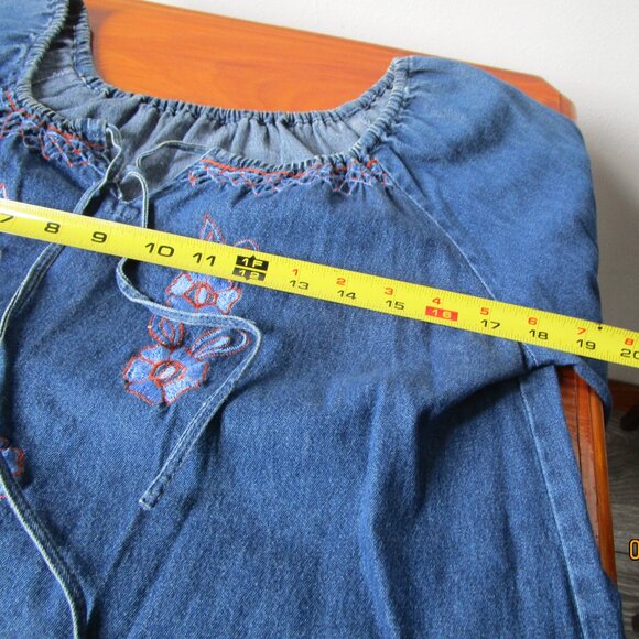 Boho scoop neck denim blouse with embroidery and drawstrings. No maker Size M - Picture 5 of 10
